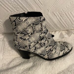 SZ 6.5 white snake skin booties